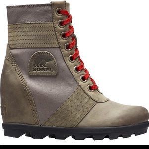 Sorry Lexie Hidden Wedge Waterproof boots, size eight, like new